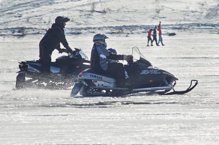 Snowmobiling huszar races tend